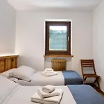 Maison Le Cre 4 * Introd