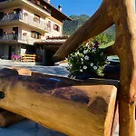 Maison Le Cre 4 * Introd