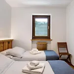 Maison Le Cre 4 * Introd