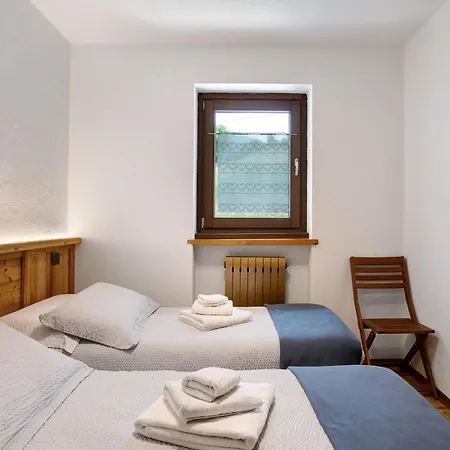 Maison Le Cré 4 * Introd